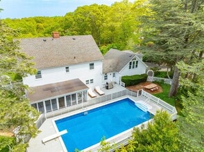 Building Photo - 110 Sleepy Hollow Ln