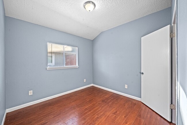 Building Photo - 11059 Landsbury Cir