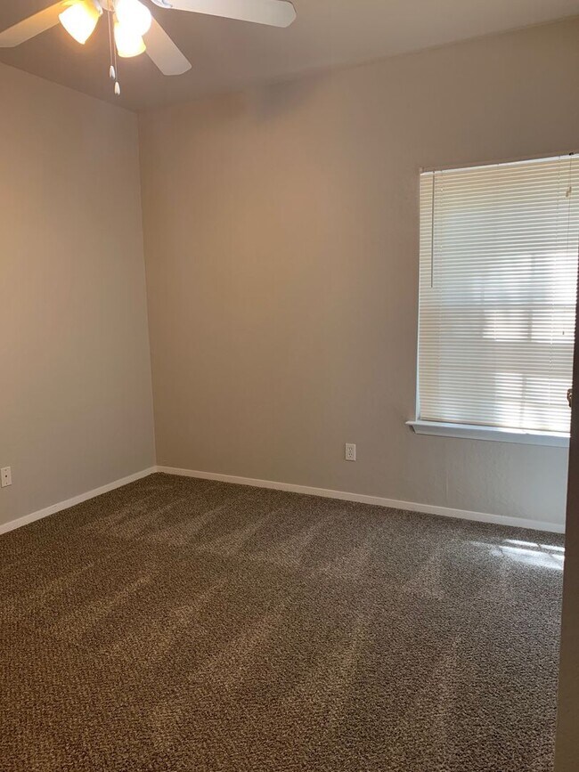 Building Photo - 2206 Pennsylvania Ave