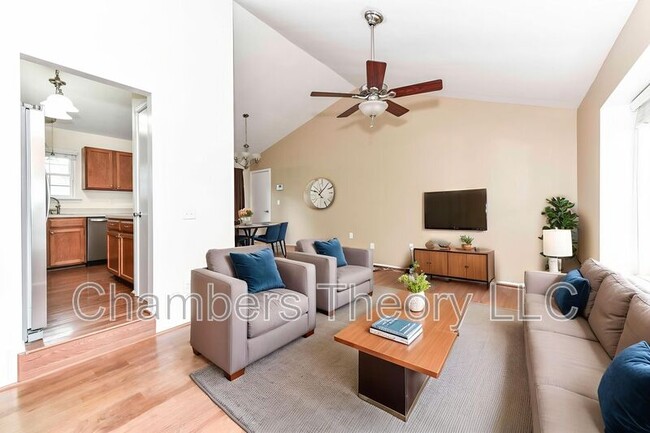 Building Photo - 10135 Forest Hill Cir