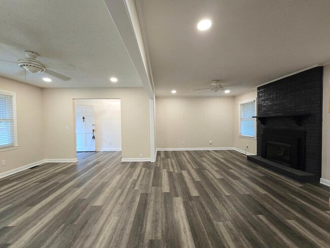 Building Photo - 3 Valleybrook Ct