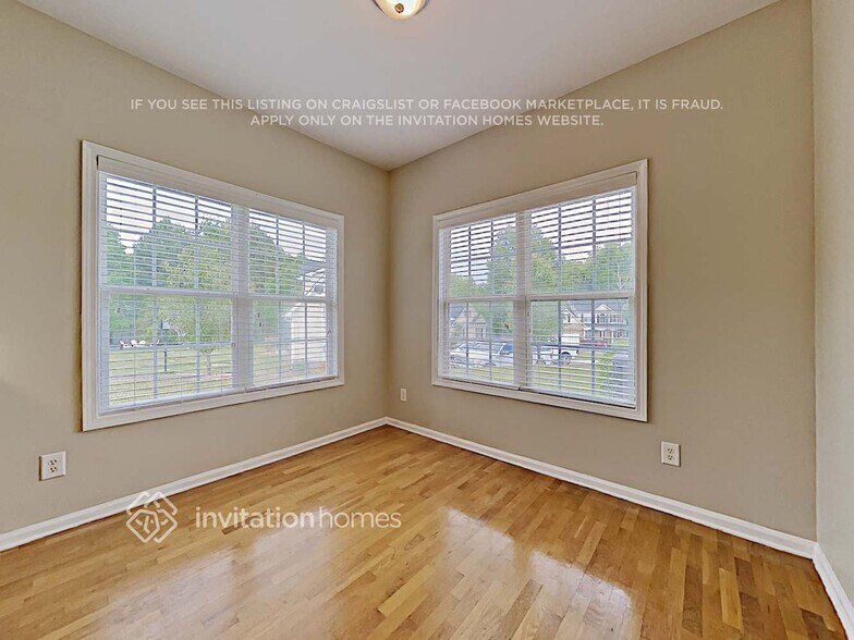 Building Photo - 3088 Woodmere Dr