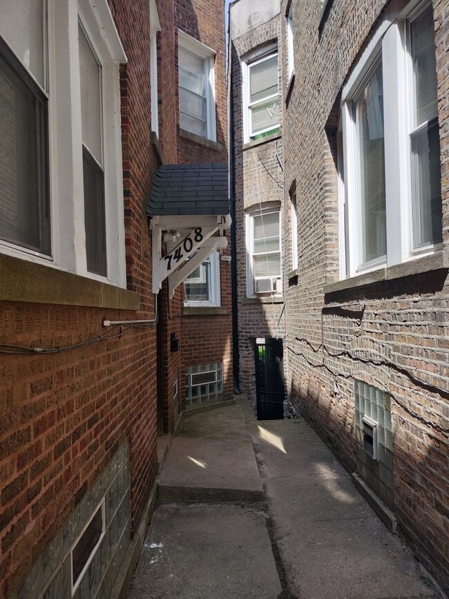 Building Photo - 7408 S Eberhart Ave