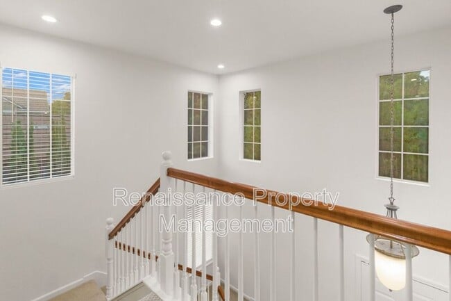 Building Photo - 288 W Fauna Ave