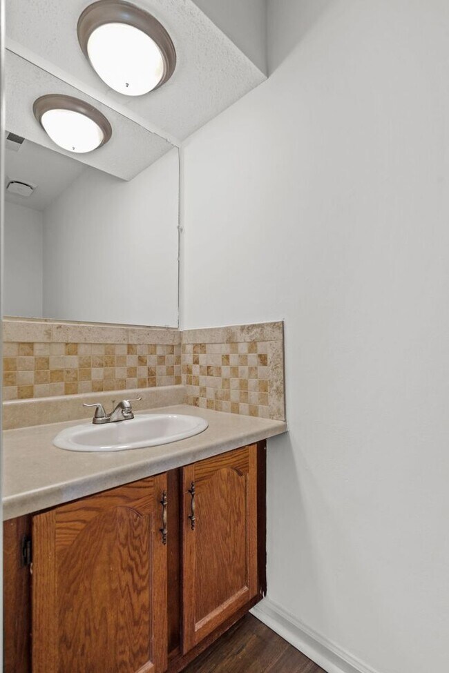Building Photo - 3BR/1.5BA Duplex in Southwest Columbia. 1....