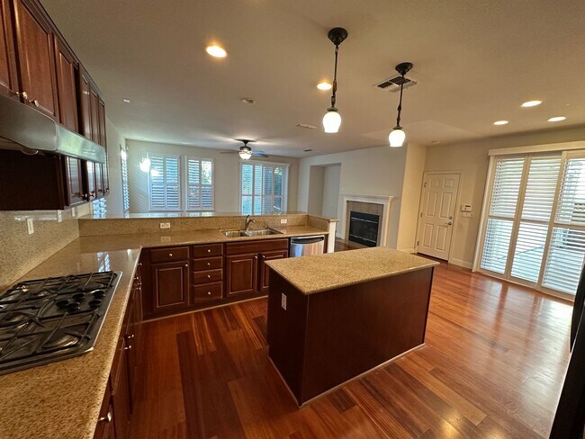 Building Photo - Beaitiful 4 Bedroom, 2.5 Bath Mountain Hou...