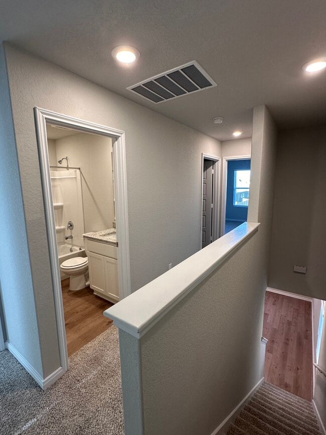 Building Photo - Gorgeous Luxury 3/2.5 Home