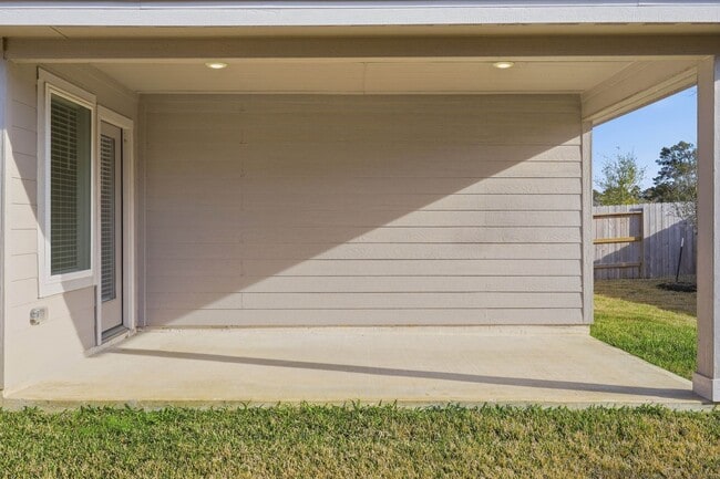 Building Photo - 18037 Martin Pines Dr