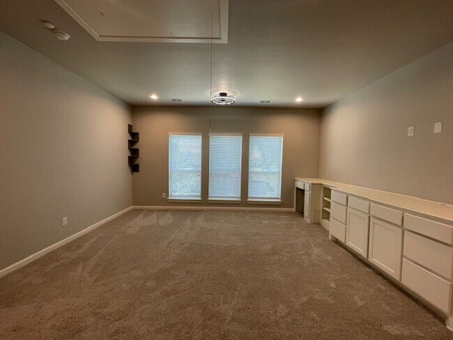 Building Photo - 7380 Granville Dr