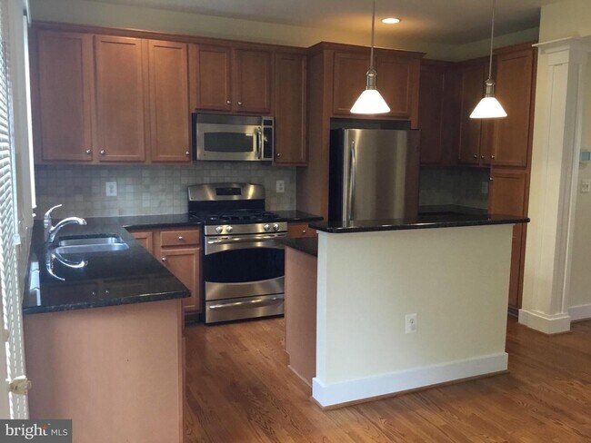 Building Photo - 13312 Sheffield Manor Dr