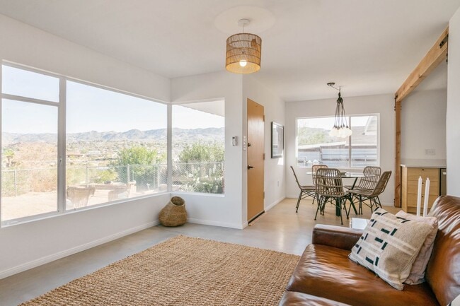 Building Photo - Modern 3-Bedroom Desert Bungalow with Stunning Views – Unfurnished - Price reflects MOVE IN SPECI...