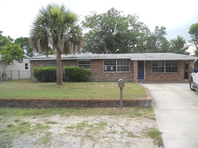 Building Photo - 1006 Continental Dr