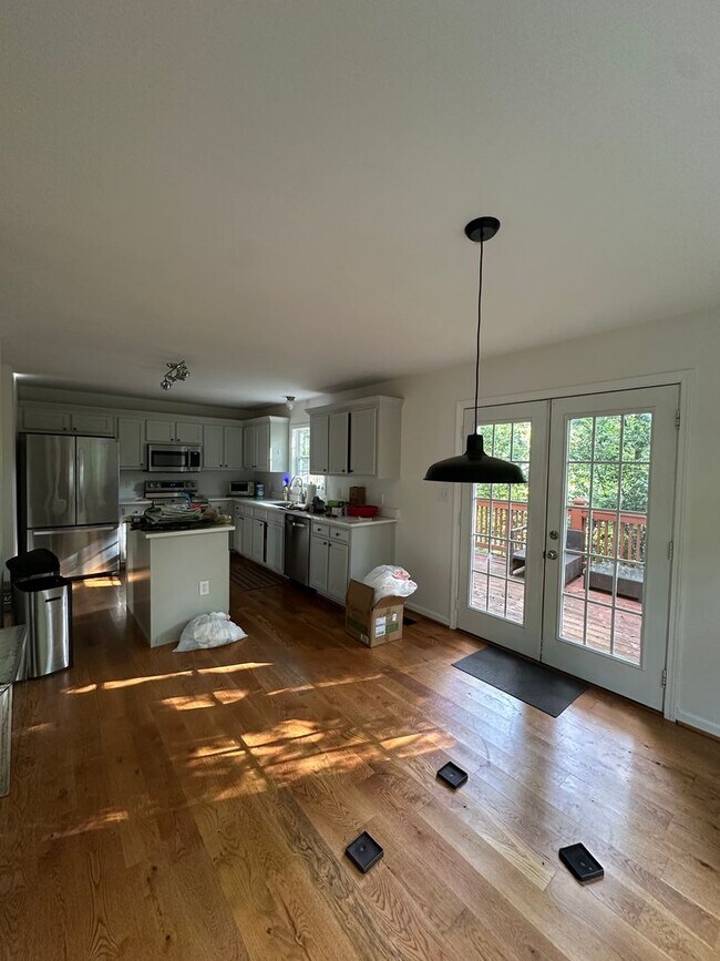Building Photo - 250 Hodgson Dr