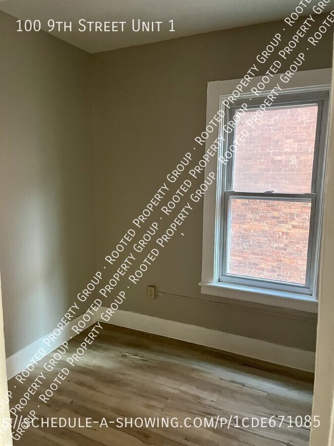 Building Photo - Renovated 3 Bedroom Close to RPI