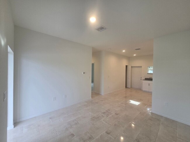 Building Photo - Brand New 2/2/1- SW Lehigh Acres