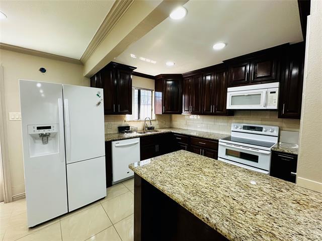 Building Photo - 6646 E Lovers Ln