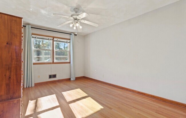 Building Photo - 1404 Shelton Rd