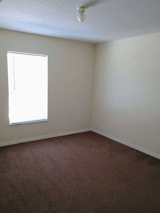 Building Photo - Very Nice 3-Bedroom, 2-Bath Home in a great area!