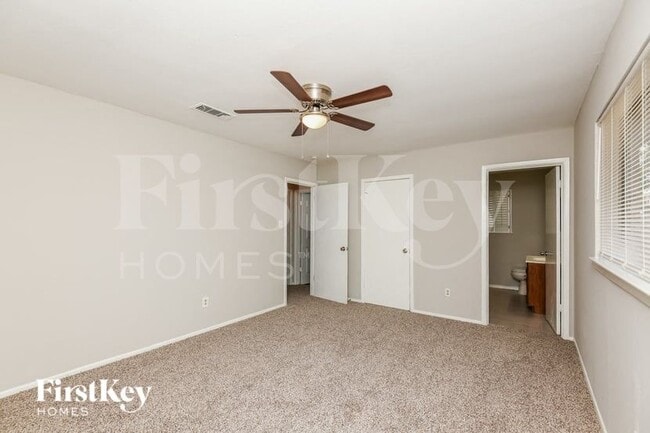 Building Photo - 918 Kerry St