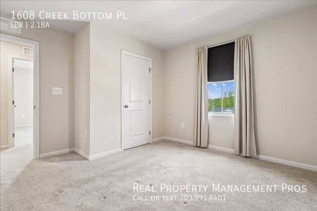 Building Photo - 1608 Creek Bottom Pl