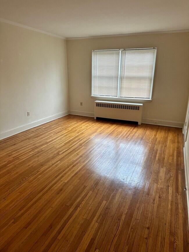 Living room - 240 S Laurel Ave