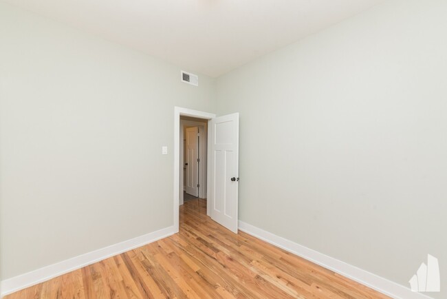 Building Photo - 627 oakdale-3