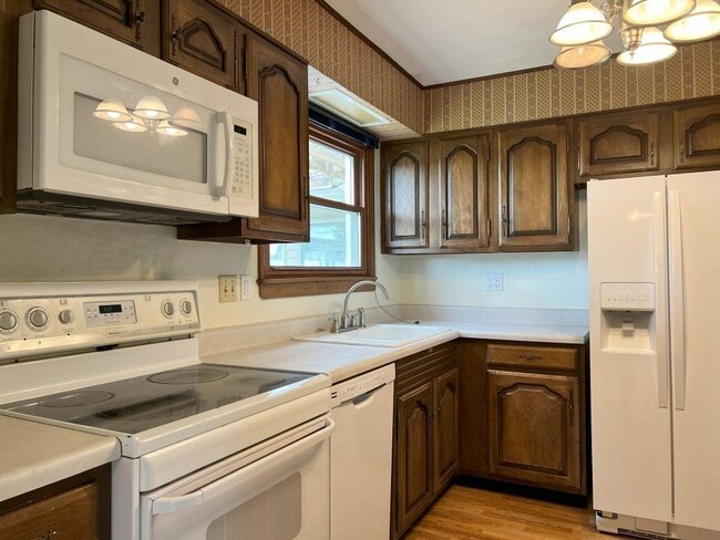 Building Photo - 1602 Meadow Ln