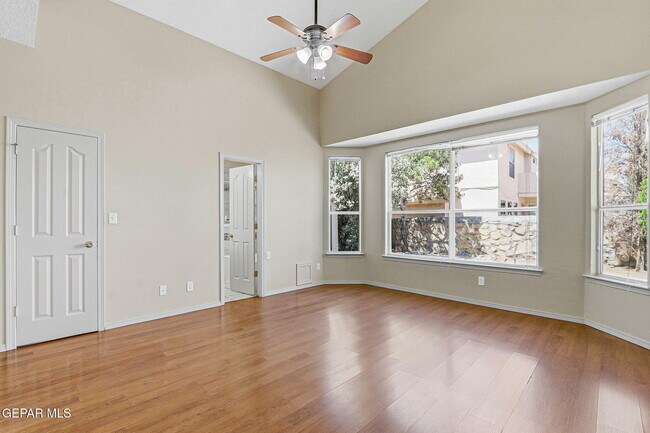 Building Photo - 1445 Paseo De Flor St