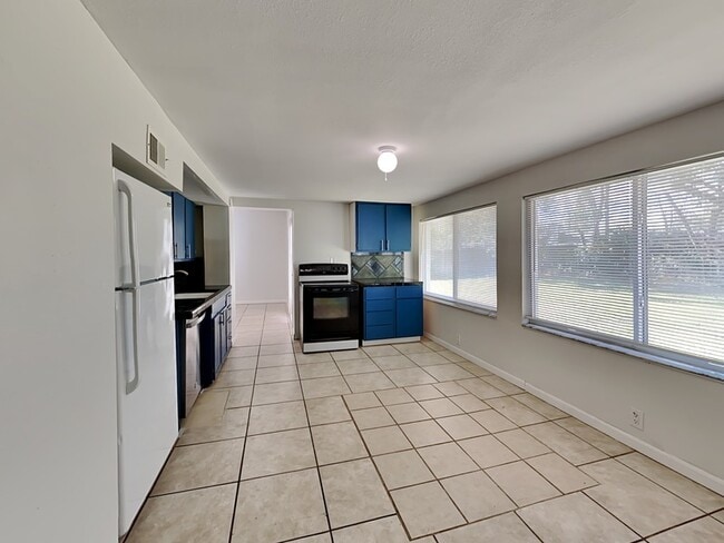 Building Photo - 142 Lynbrook Dr