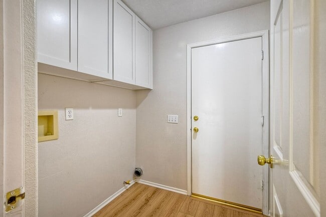 Building Photo - 4636 Doral Ct