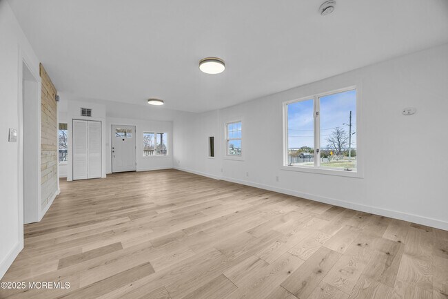 Building Photo - 234 Beach Ave