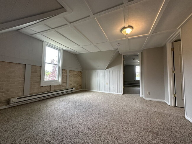 Building Photo - 2122 Elston St
