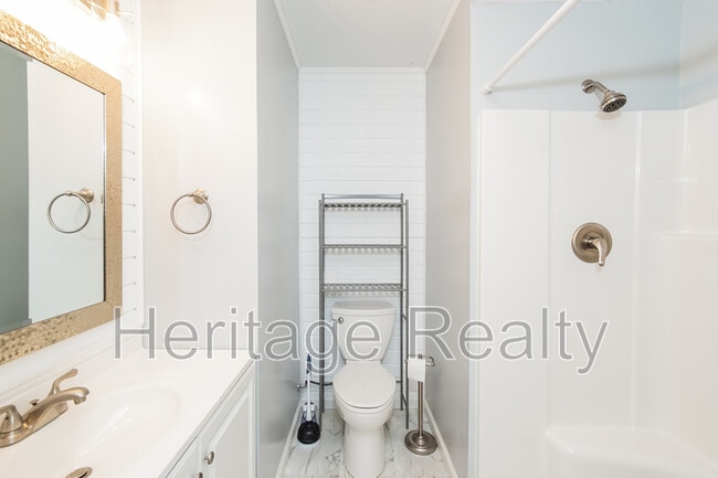 Building Photo - 880 Glenfield Dr