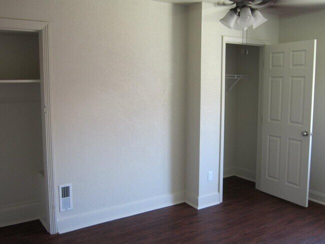 Building Photo - Luxury Rental - South Side Flats