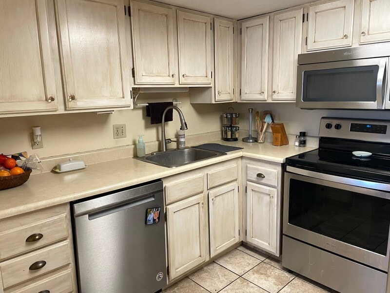 Building Photo - 1080 E 450 N
