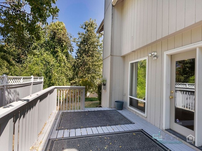 Building Photo - 20630 Willamette Dr