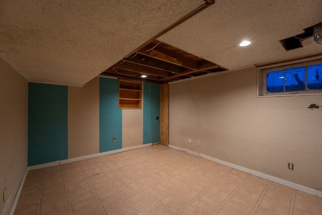 Building Photo - Move In Ready Home by Wesley Hospital!