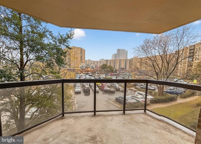 Building Photo - 8370 Greensboro Dr