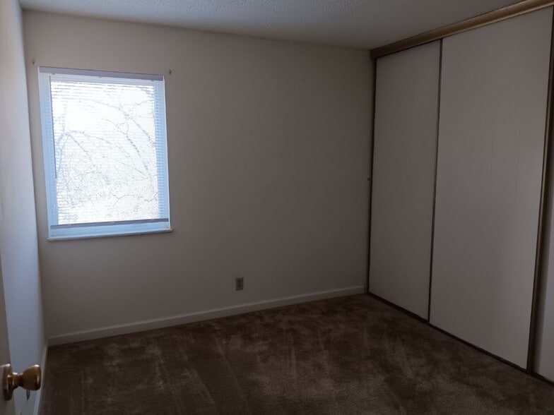 Building Photo - 32 Woodglen Apartment