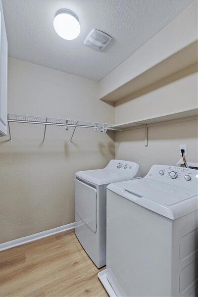 Building Photo - 519 Pinnacle Dr