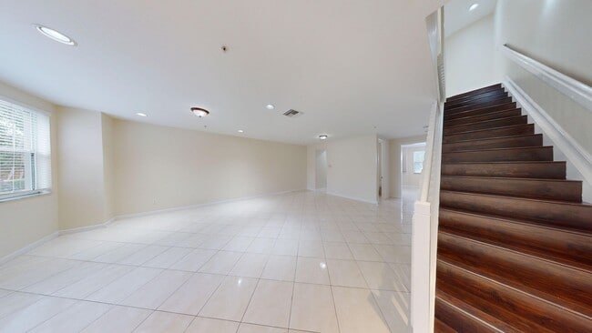 Building Photo - 4 Bed/3.5 Bath Townhome w/2 Car Garage in Pet Friendly Gated Community! ** Water/Cable/Internet I...