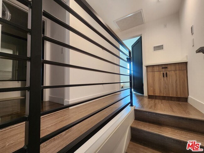 Building Photo - 11314 W Raitt Ln