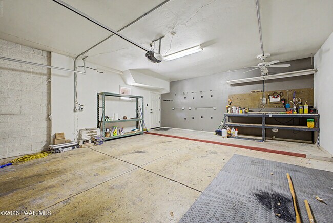 Building Photo - 504 S Stephanie Loop