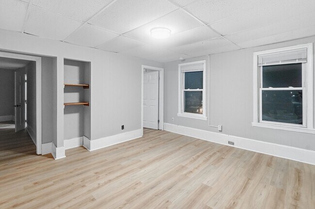 Building Photo - 168 Lunenburg St