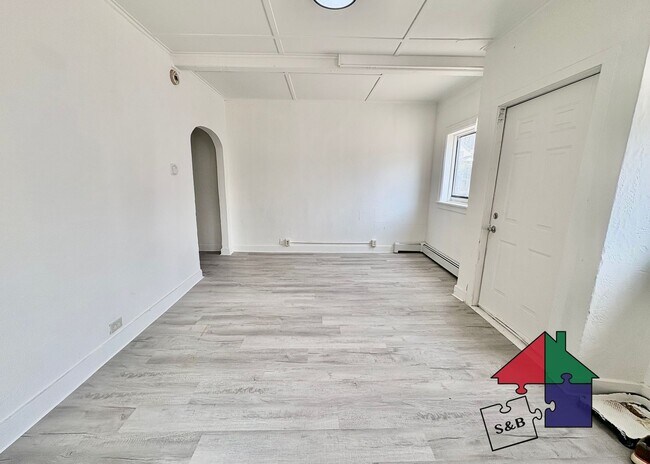 Building Photo - 94 Malletts Bay Ave