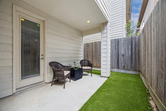 Building Photo - 5729 Larkin St