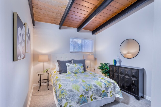 Building Photo - 7739 Peach Tree Ln