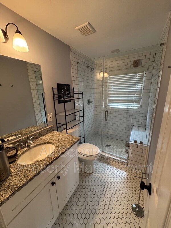 Building Photo - 656 Cedar Ave NW