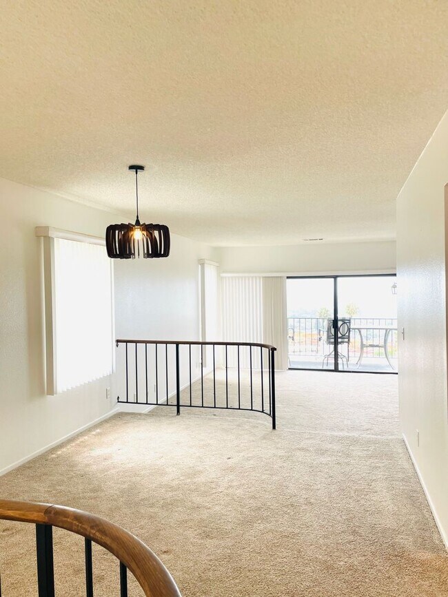 Building Photo - Tri-Level Seaview Condo with Amazing Ocean Views!