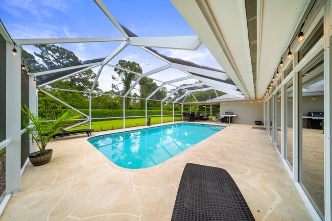 Building Photo - 7903 Plantation Lakes Dr